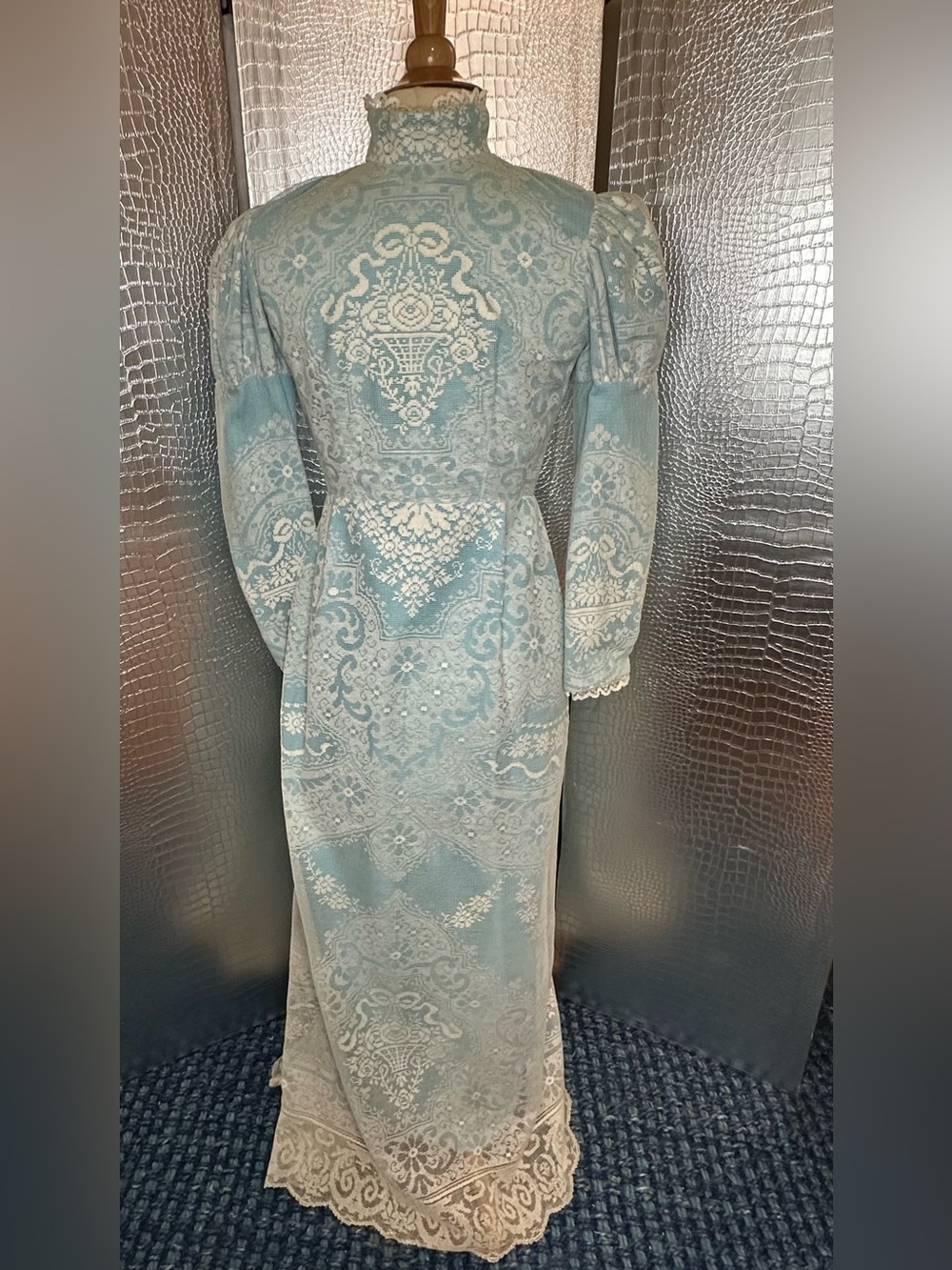 Vintage Style Tea Gown Turquoise White Lace Overlay & Faux Pearl Buttons - Picture 7 of 16
